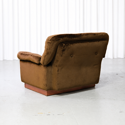 Rear three-quarter view of the brown velvet Lepo Finn armchair