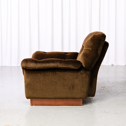 Side view of the brown velvet Lepo Finn armchair