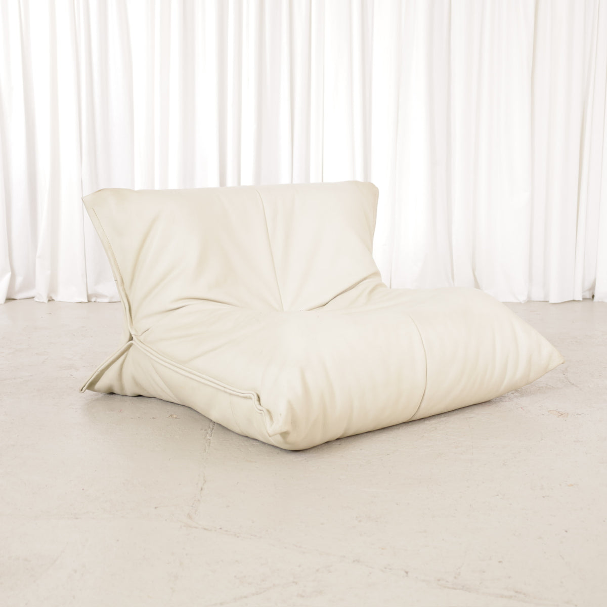 Michel Ducaroy Yoko Lounge Chair in Cream Leather for Ligne Roset, right three-quarter view of cream leather Yoko chair