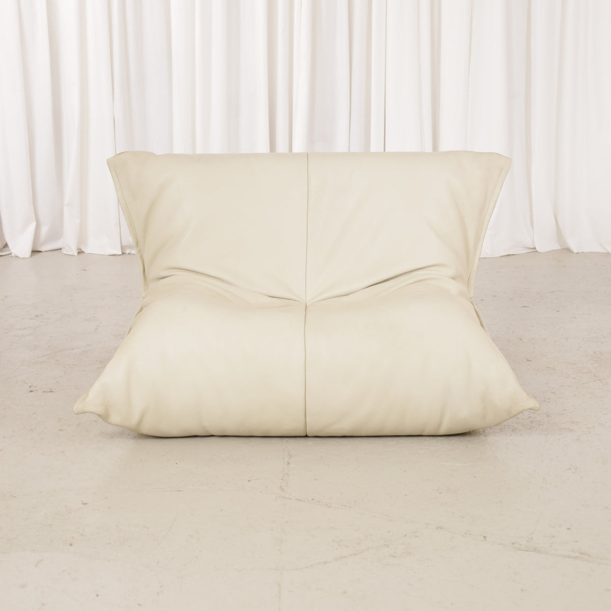 Michel Ducaroy Yoko Lounge Chair in Cream Leather for Ligne Roset, front view of Ligne Roset Yoko lounge chair in cream leather