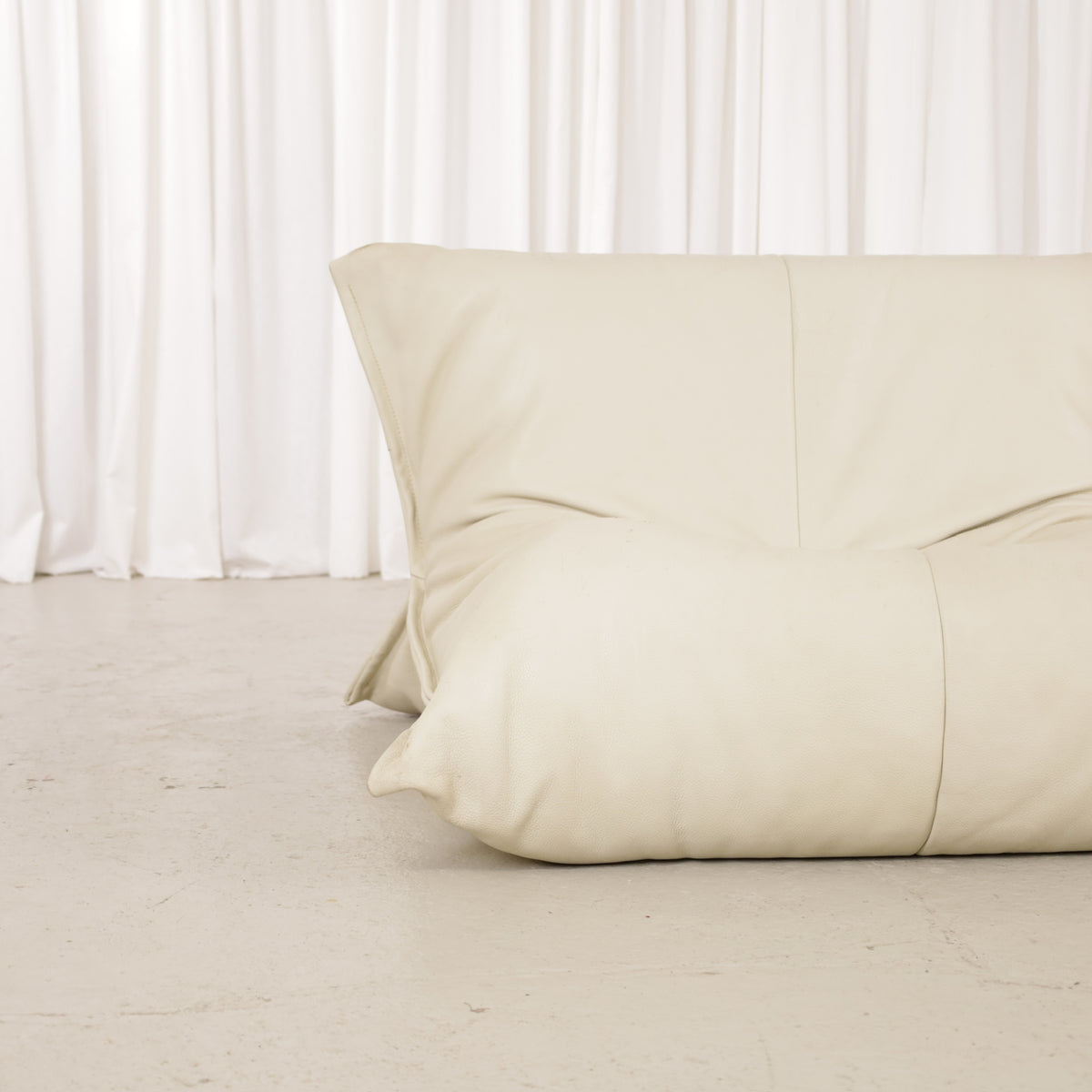 Michel Ducaroy Yoko Lounge Chair in Cream Leather for Ligne Roset, detail view of Yoko lounge chair seat and backrest