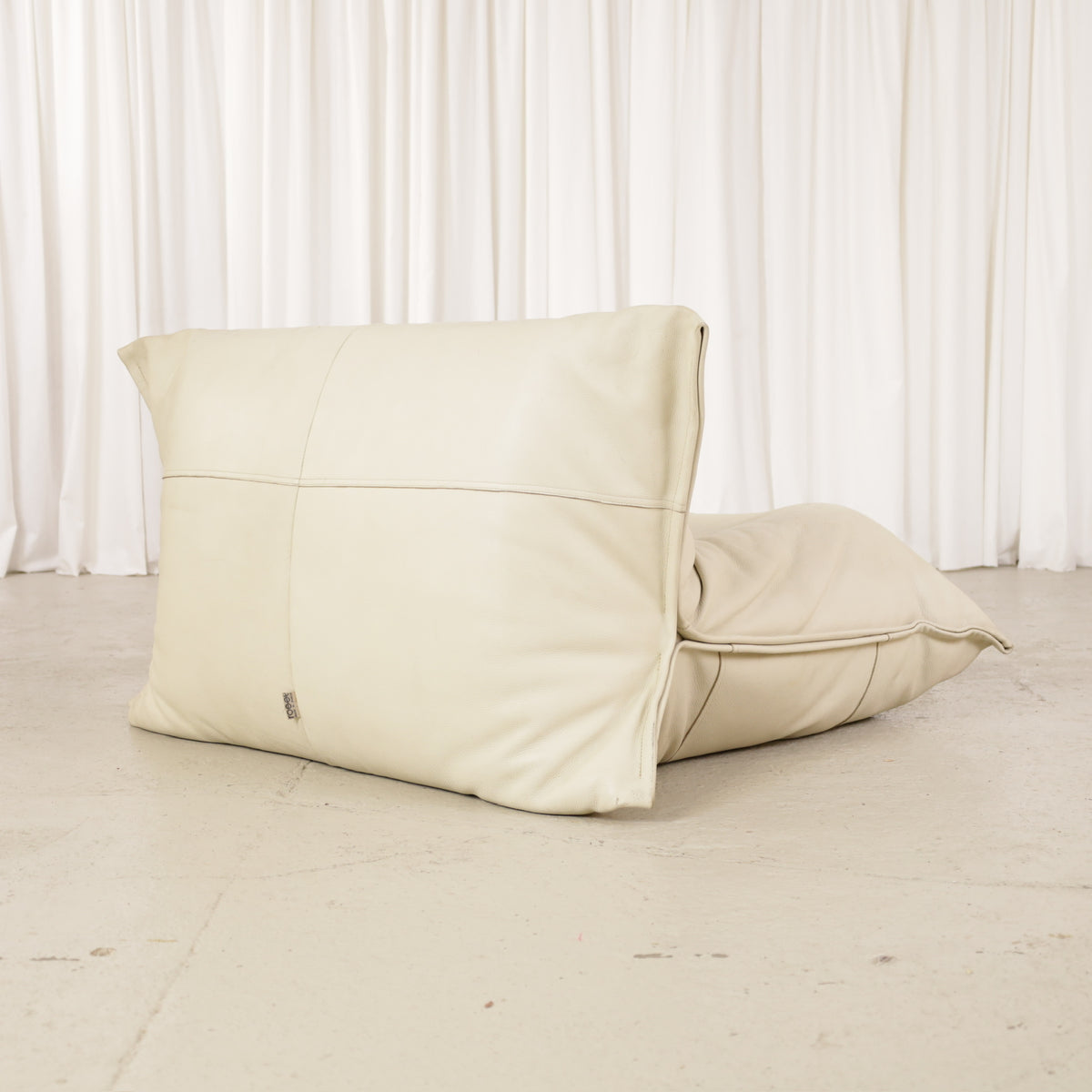 Michel Ducaroy Yoko Lounge Chair in Cream Leather for Ligne Roset, rear view of Michel Ducaroy Yoko lounge chair in cream leather