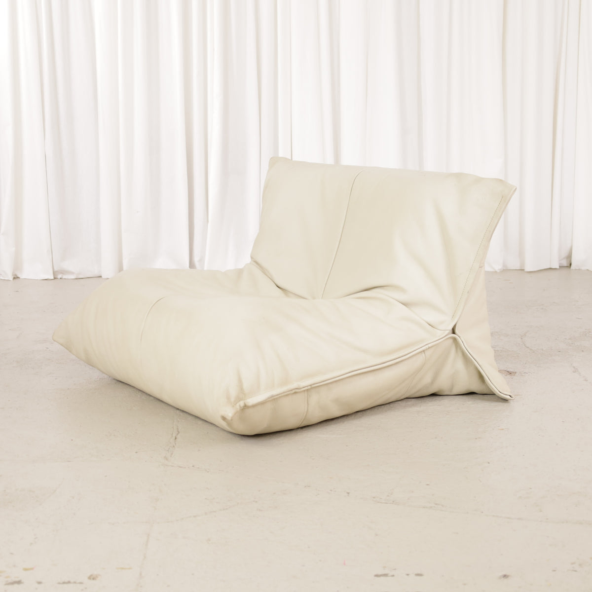 Michel Ducaroy Yoko Lounge Chair in Cream Leather for Ligne Roset, front three-quarter view of cream leather Yoko lounge chair