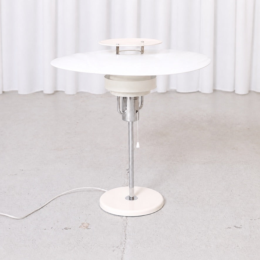 White and chrome Aurora table lamp by Olle Andersson for Boréns, front view