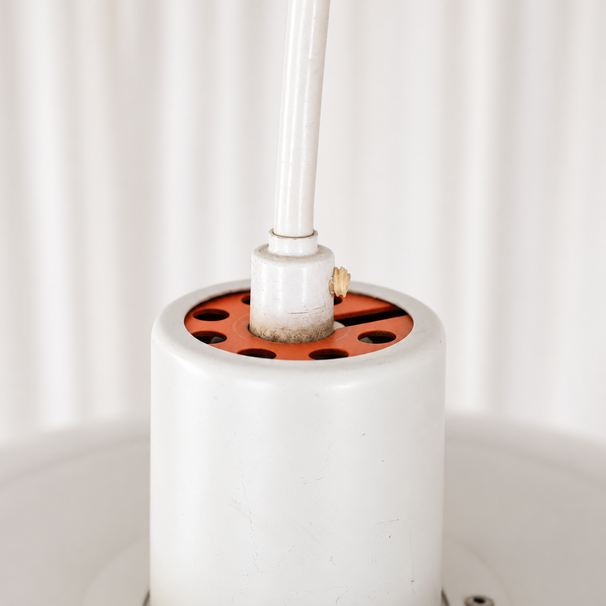 Poul Henningsen PH 4/3 white pendant light for Louis Poulsen — cable entry detail