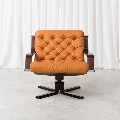 Sigurd Ressell leather and rosewood swivel lounge chair, front view