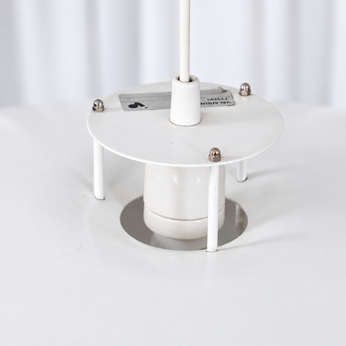 Juha Leiviskä JL341 white pendant light by Valaisinpaja Oy — top mounting detail