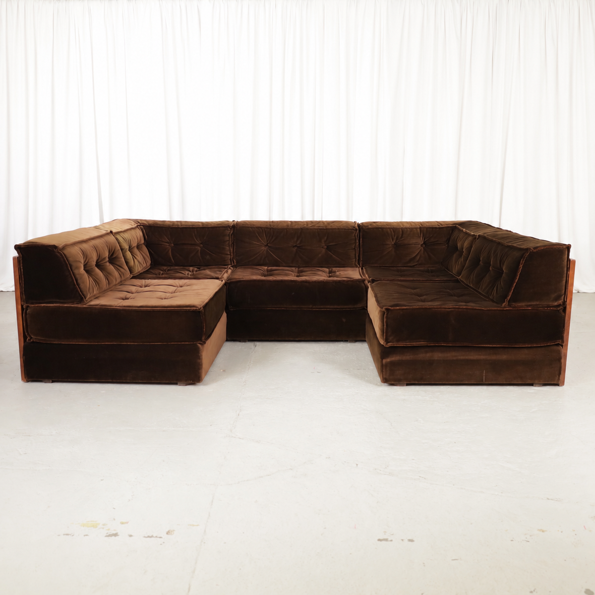 Five-piece Vilka modular sofa in brown wool velvet, arranged in a U shape