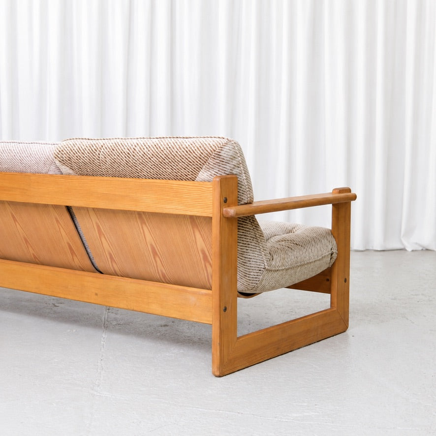 Vilka Seita sofa side and rear frame detail