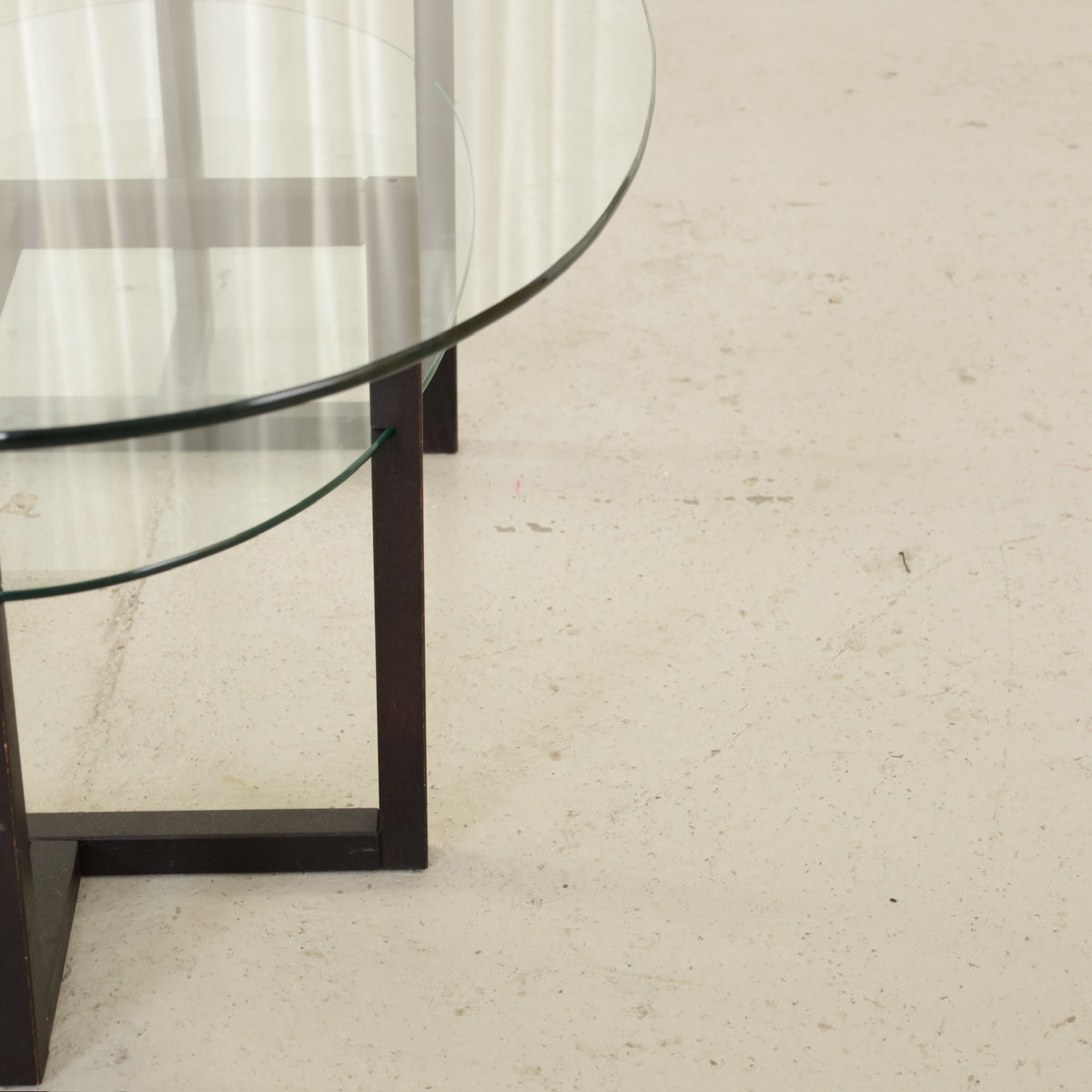Vintage Italian-Style Oval Glass Coffee Table with Black Wooden Frame, vintage oval glass coffee table with black wooden frame, detail of the glass