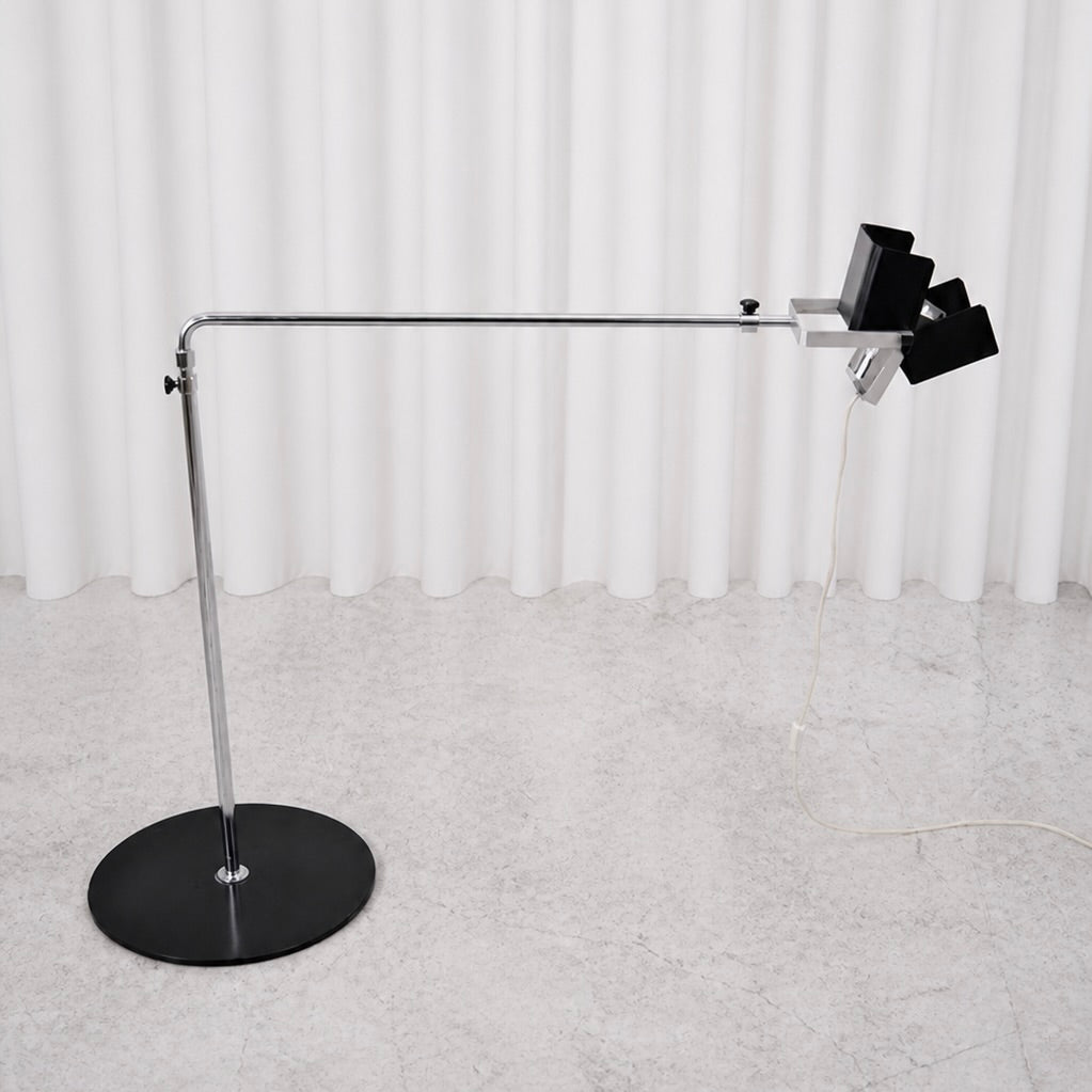 Yrjö Kukkapuro 100 G floor lamp viewed from above at an angle