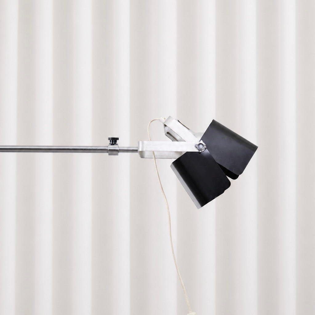 Side profile of the adjustable 100 G lamp head