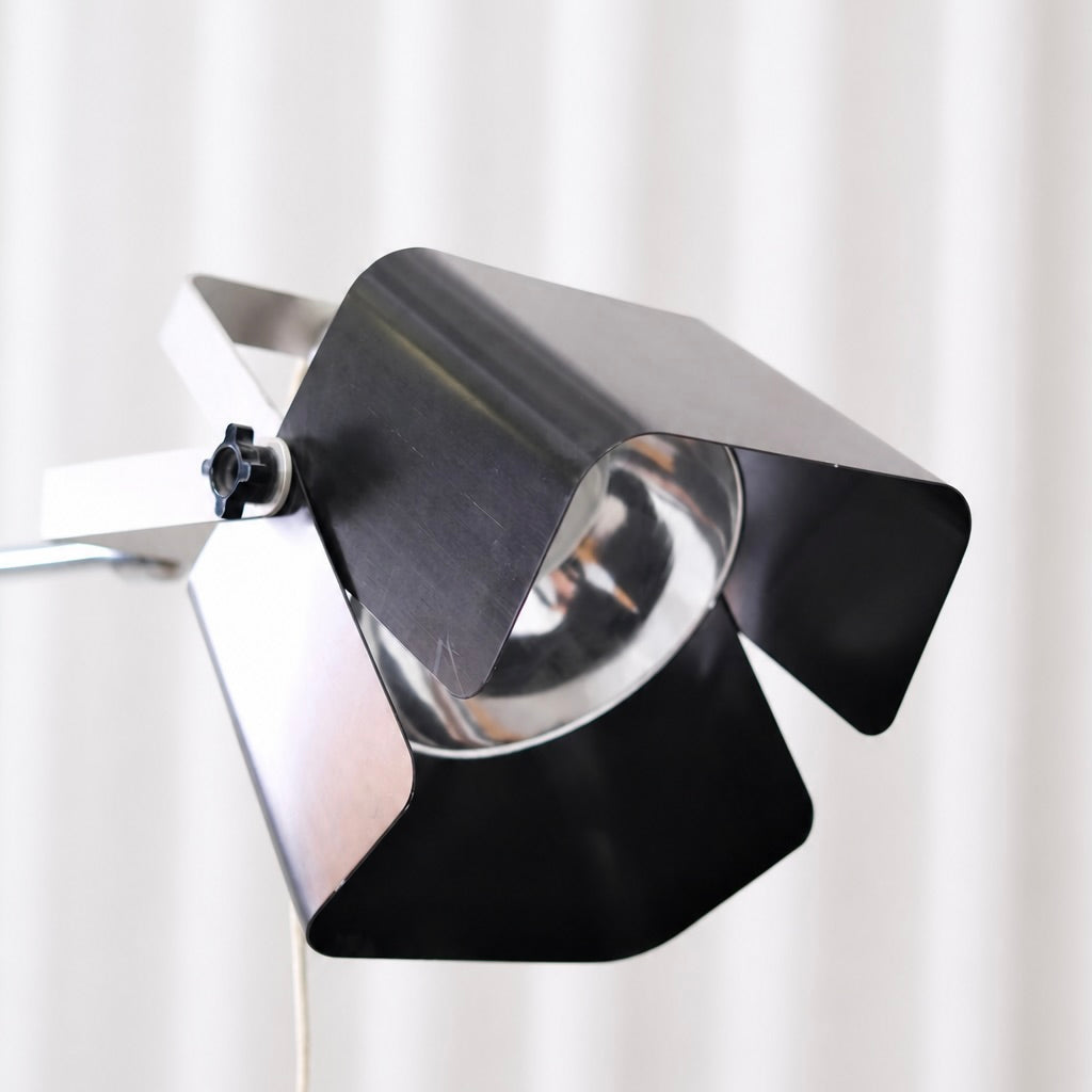 Black metal reflectors on the Yrjö Kukkapuro 100 G floor lamp