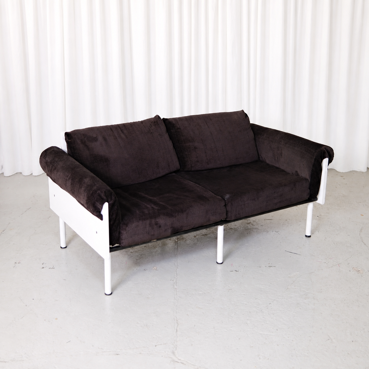 Yrjö Kukkapuro Ateljee two-seat sofa from an angle