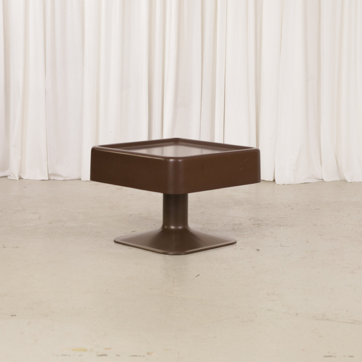 Yrjö Kukkapuro Brown Fibreglass Coffee and Side Table, brown fibreglass table, opposite three-quarter view