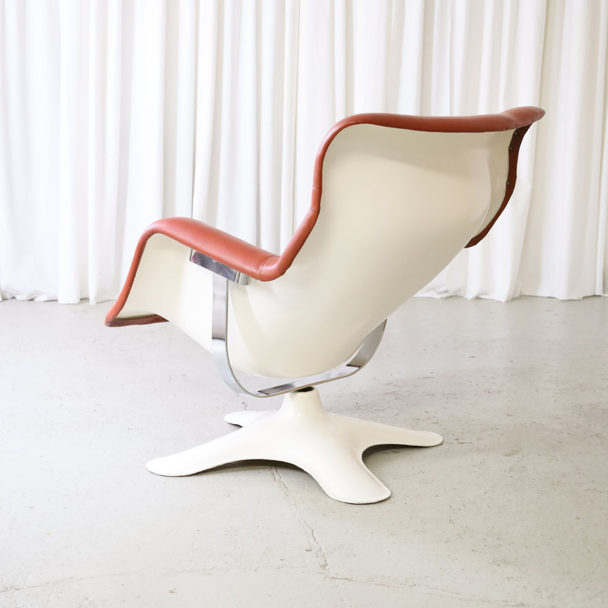 Yrjö Kukkapuro Karuselli Lounge Chair in Orange-Brown Leather for Haimi, yrjö Kukkapuro Karuselli lounge chair for Haimi, rear three-quarter view