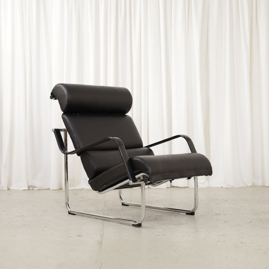 Yrjö Kukkapuro Remmi Lounge Chair with New Black Leather Cover, yrjö Kukkapuro Remmi lounge chair with new black leather upholstery, front