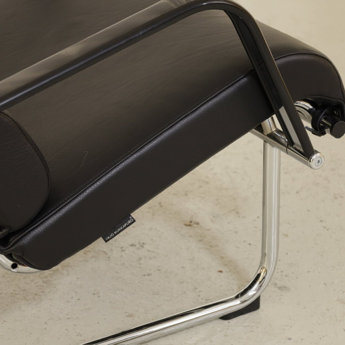Yrjö Kukkapuro Remmi Lounge Chair with New Black Leather Cover, remmi chair's leather armrest and seat detail