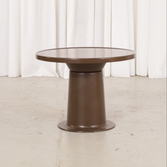 Yrjö Kukkapuro Saturnus Brown Fibreglass Coffee and Side Table, brown Yrjö Kukkapuro Saturnus coffee table, front view