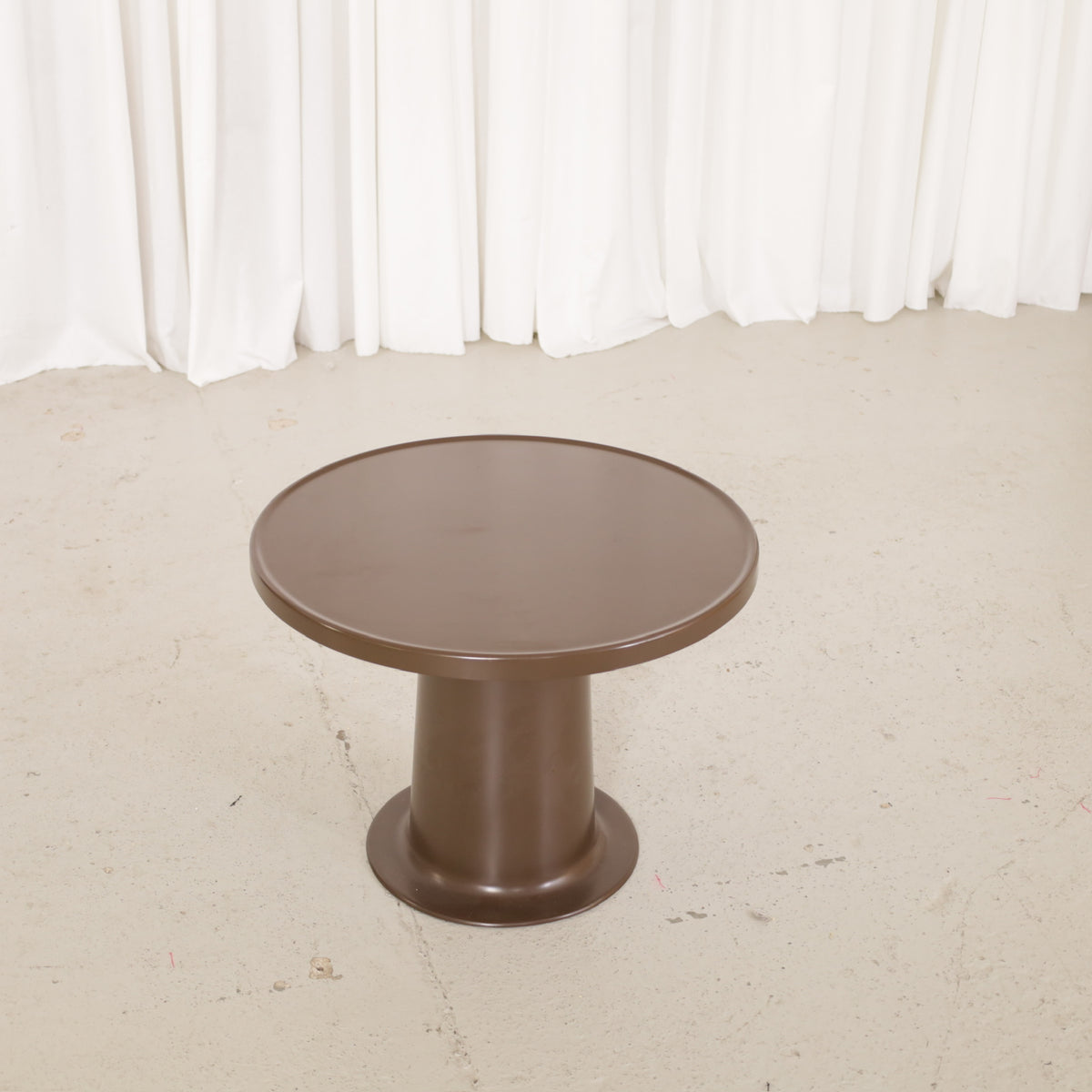 Yrjö Kukkapuro Saturnus Brown Fibreglass Coffee and Side Table, saturnus round coffee table, top and pedestal