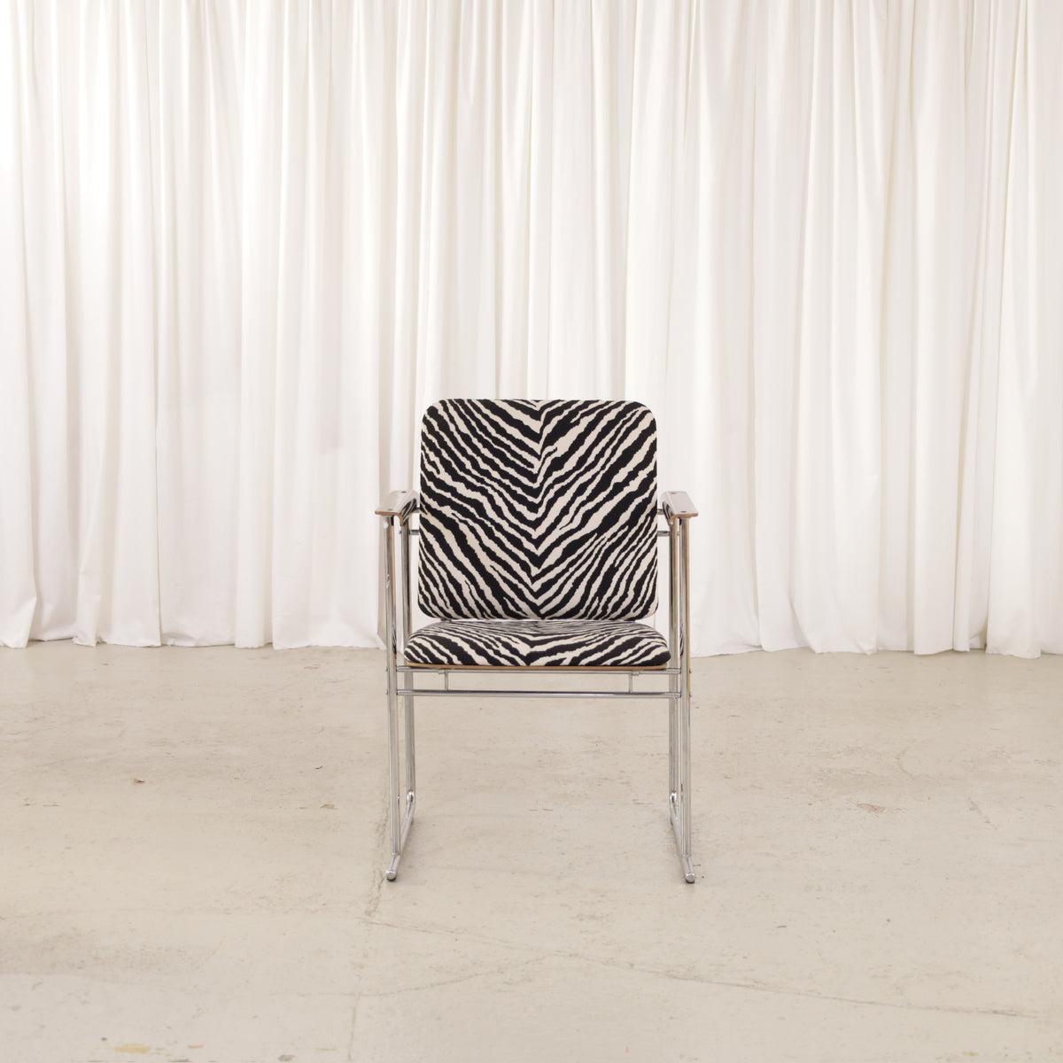 Yrjö Kukkapuro Skaala 472 Chair in Zebra-Pattern Fabric for Avarte, skaala 472 armchair, front view