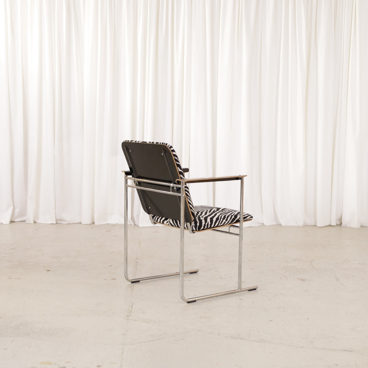 Yrjö Kukkapuro Skaala 472 Chair in Zebra-Pattern Fabric for Avarte, skaala armchair, rear three-quarter view