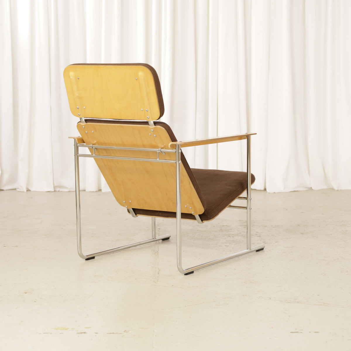 Yrjö Kukkapuro Skaala 475 Armchair in Brown Wool for Avarte, yrjö Kukkapuro Skaala armchair in brown wool, front view