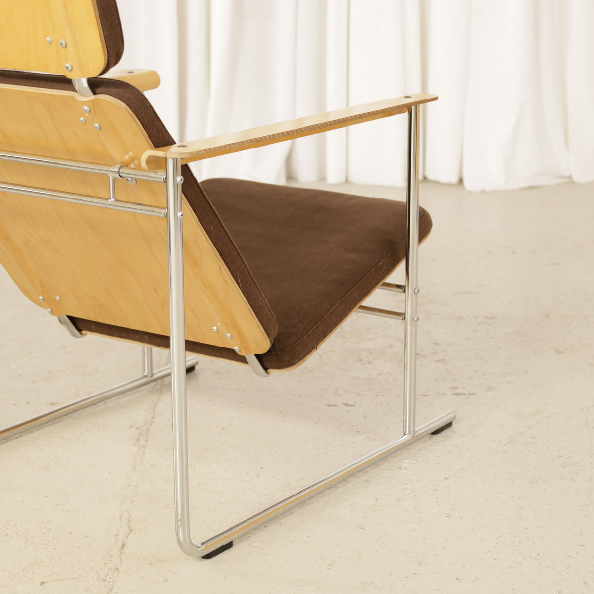 Yrjö Kukkapuro Skaala 475 Armchair in Brown Wool for Avarte, skaala armchair brown wool upholstery and wooden armrests