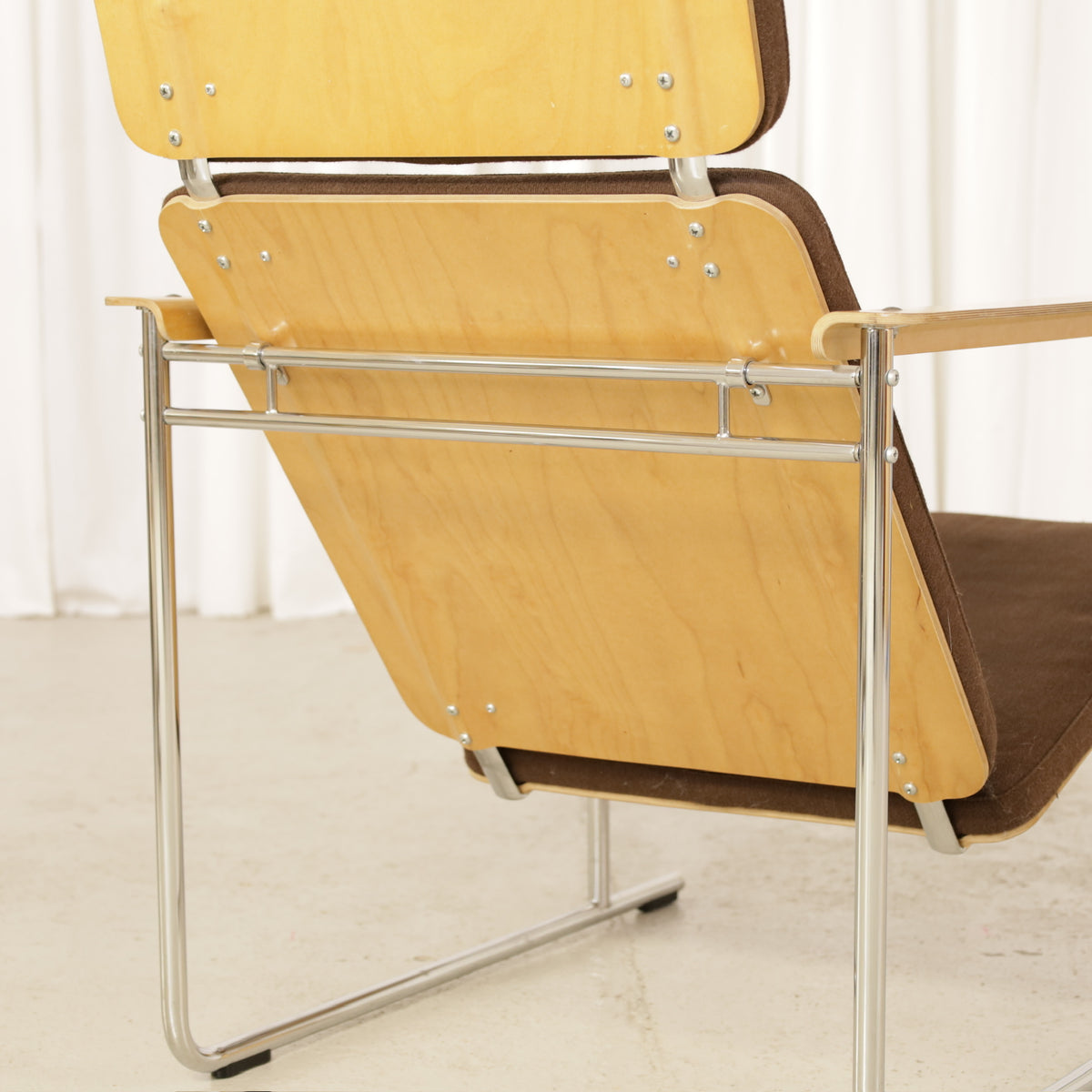 Yrjö Kukkapuro Skaala 475 Armchair in Brown Wool for Avarte, skaala armchair chrome-plated tubular steel frame detail