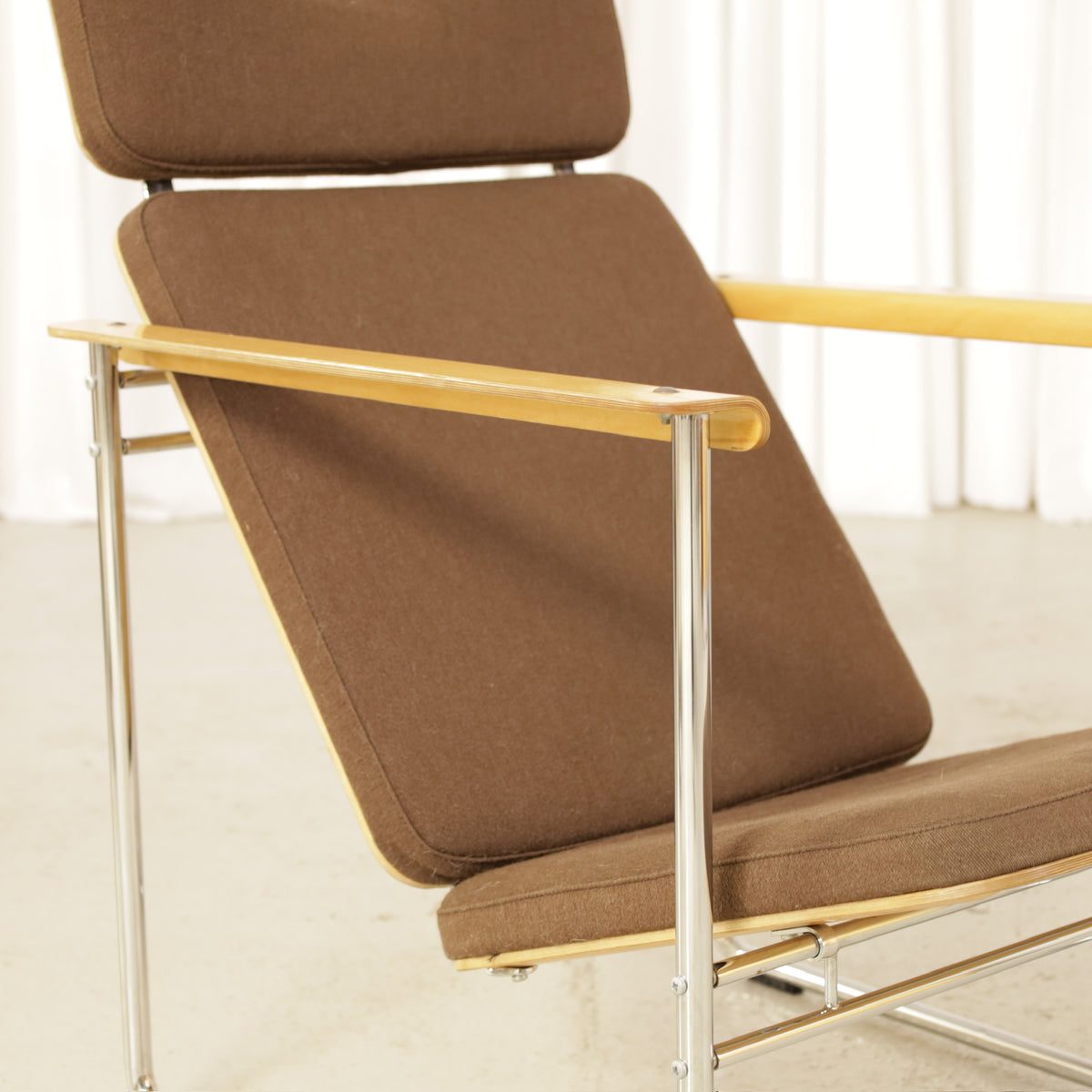 Yrjö Kukkapuro Skaala 475 Armchair in Brown Wool for Avarte, skaala armchair wool upholstery detail