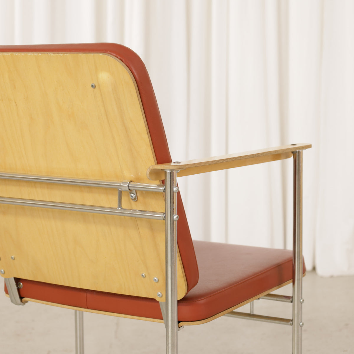 Yrjö Kukkapuro Skaala Armchair in Rust-Red Leather for Avarte, rear detail of Skaala armchair construction and birch armrest