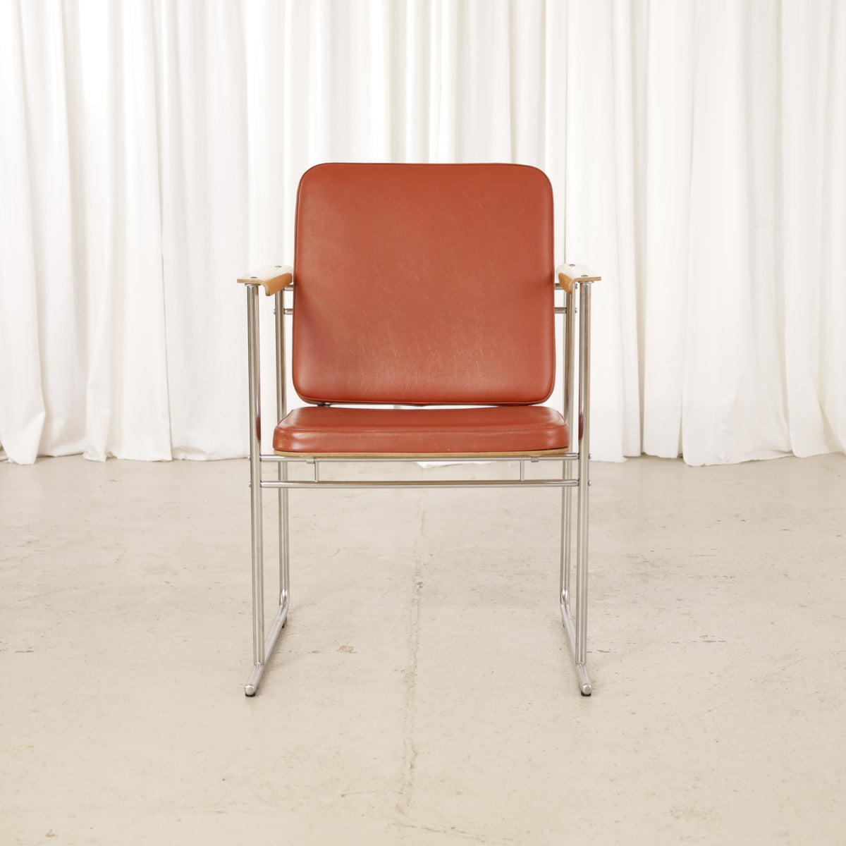 Yrjö Kukkapuro Skaala Armchair in Rust-Red Leather for Avarte, front view of Yrjö Kukkapuro Skaala armchair